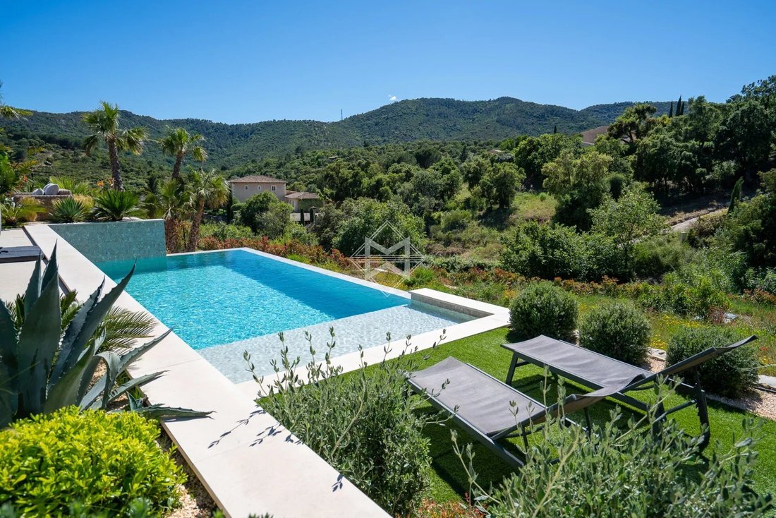 Villa in Le Plan-de-la-Tour, Provence-Alpes-Côte d'Azur, France 2 - 17986470