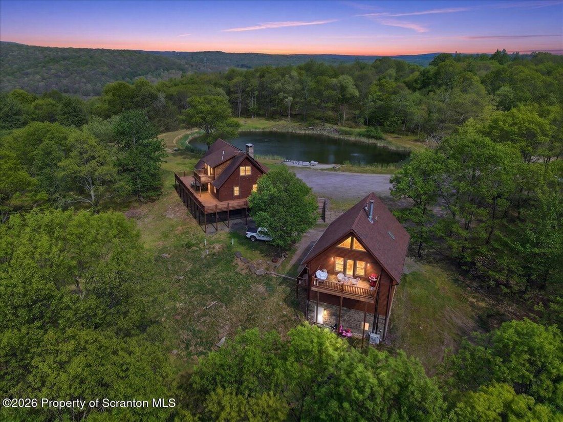 House in Dunmore, Pennsylvania, United States 1 - 17984026