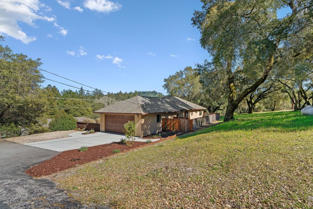 Scotts Valley, California, United States 1 - 17987110