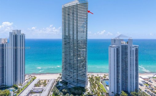 Co Op in Sunny Isles Beach, Florida, United States 1