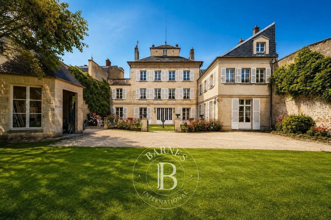 Estate in Chantilly, Hauts-de-France, France 1 - 17989468
