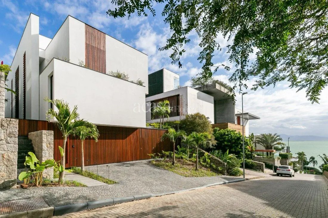 House in Florianópolis, State of Santa Catarina, Brazil 1 - 17984313