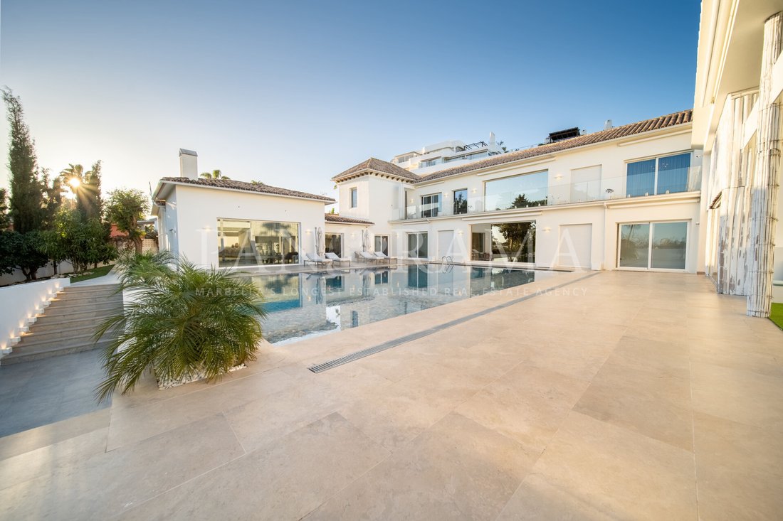 Villa in Guadalmina Alta, San Pedro de Alcantara, Spain 1 - 17986002