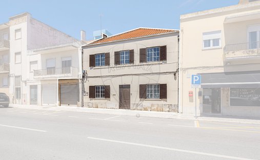 House in Santa Maria, Sao Pedro e Matacaes, Lisbon, Portugal 1