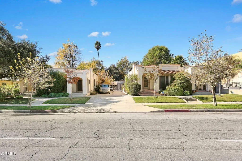 Altadena, California, United States 1 - 17994693