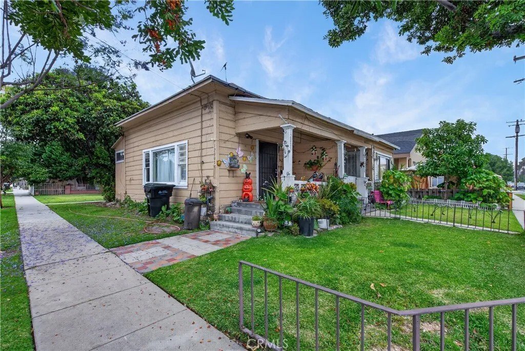 Norwalk, California, United States 3 - 17994717