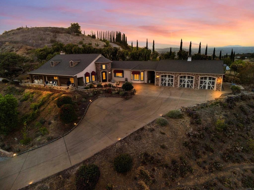 House in Vista, California, United States 5 - 17990316