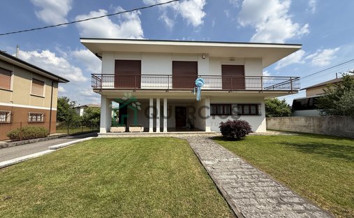 Villa in Monteforte d'Alpone, Veneto, Italy 1