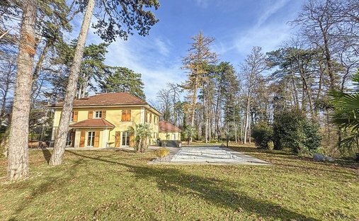 Casa a Ouest, Gex, Francia 1