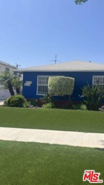 Los Angeles, California, United States 4 - 17987557