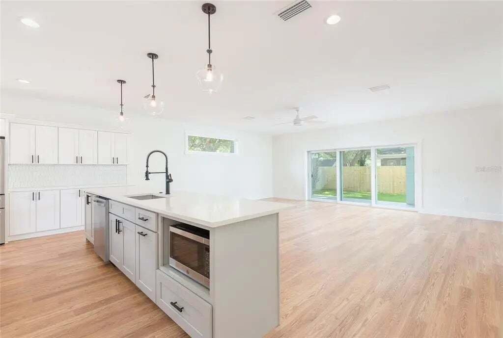 House in Tampa, Florida, United States 5 - 17990350