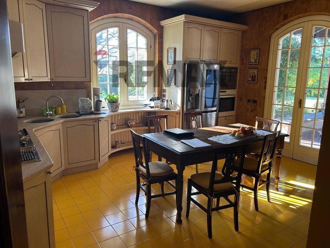 Villa in Arnate-Madonna in Campagna Area, Gallarate, Lombardy 4 - 17995518