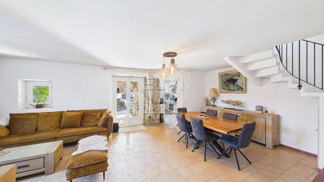 House in Le Plan-de-la-Tour, Provence-Alpes-Côte d'Azur, France 3 - 17986384