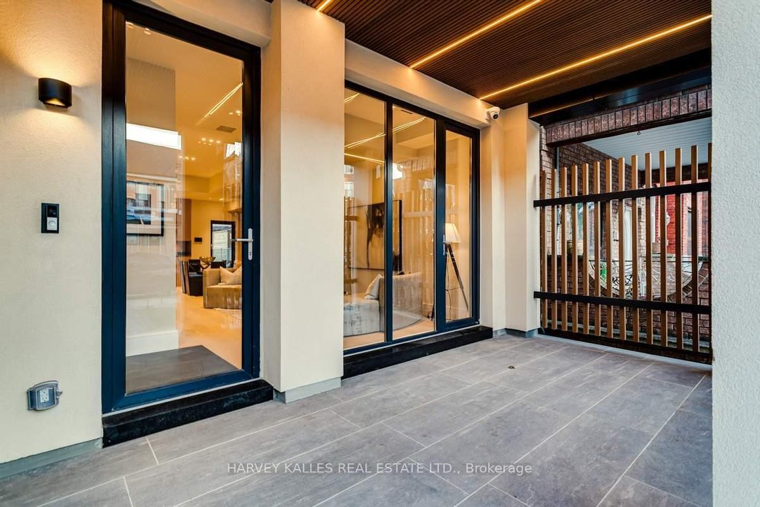 House in Toronto, Ontario, Canada 3 - 17990183