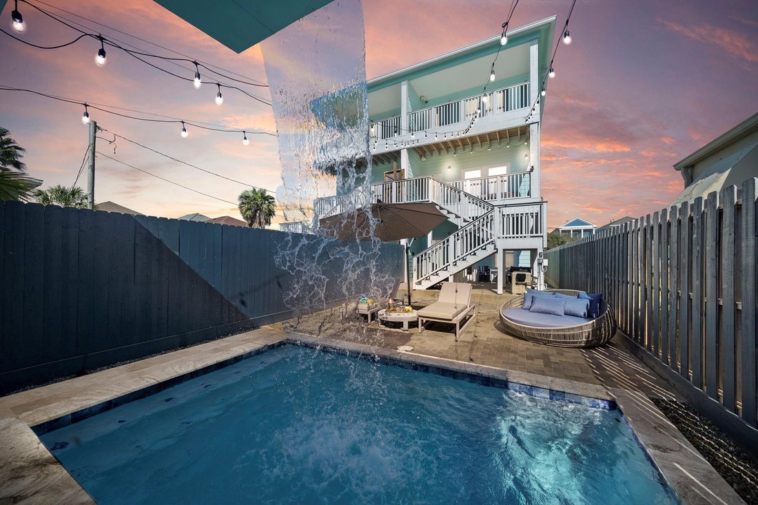 House in Galveston, Texas, United States 4 - 17989026