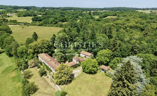 Estate in Saint-Claud, Nouvelle-Aquitaine, France 1