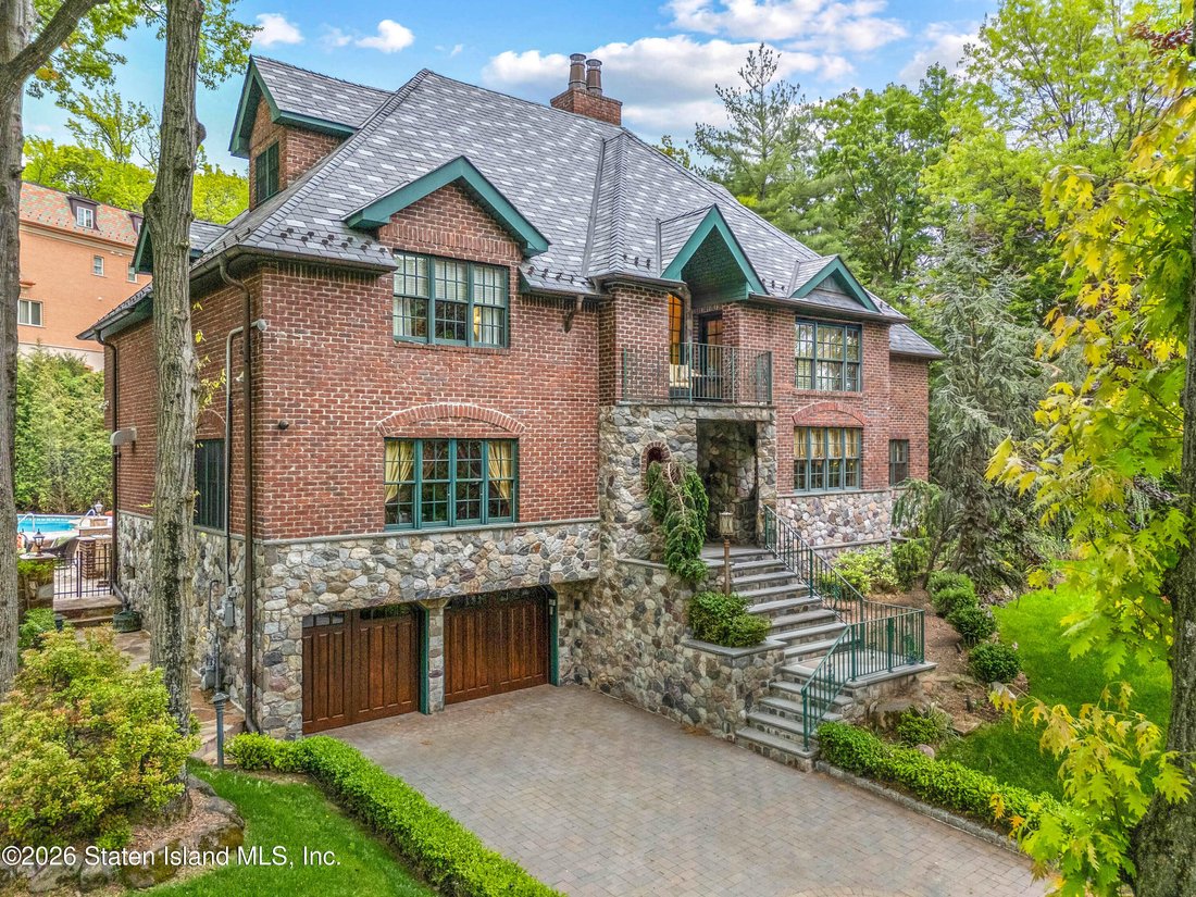 House in New York, New York, United States 1 - 17945356