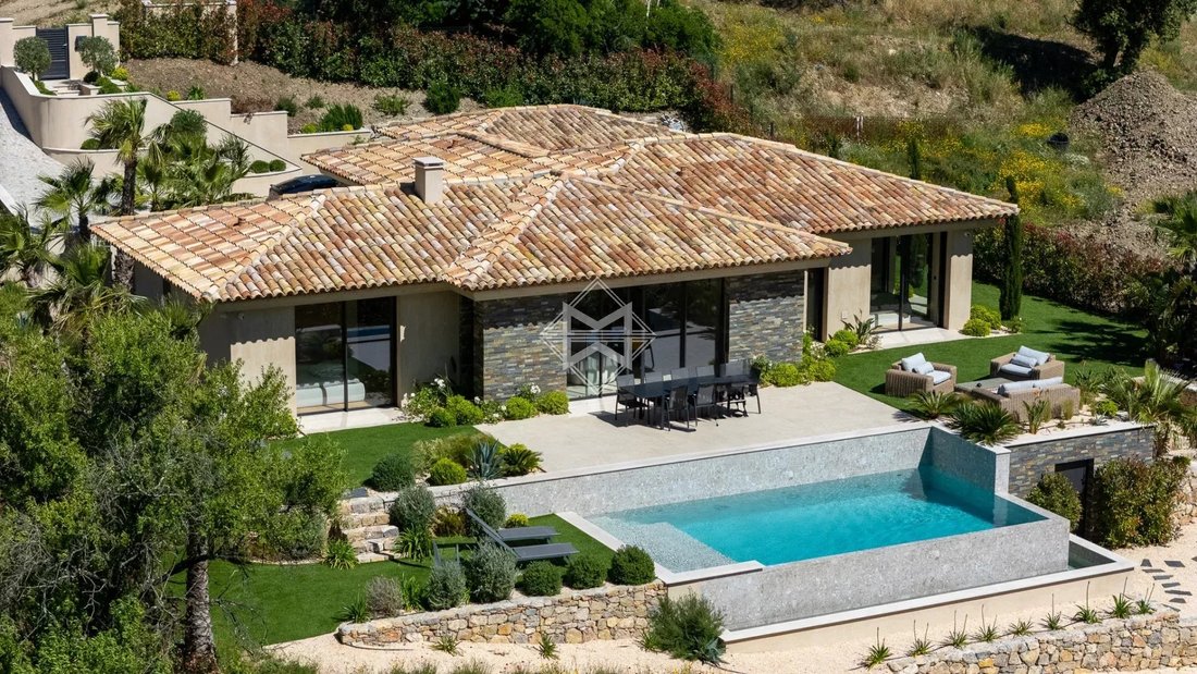 Villa in Le Plan-de-la-Tour, Provence-Alpes-Côte d'Azur, France 1 - 17986470