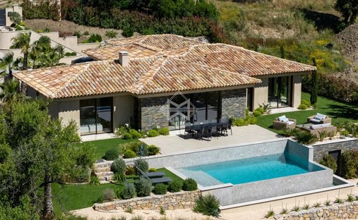 Villa in Le Plan-de-la-Tour, Provence-Alpes-Côte d'Azur, France 1