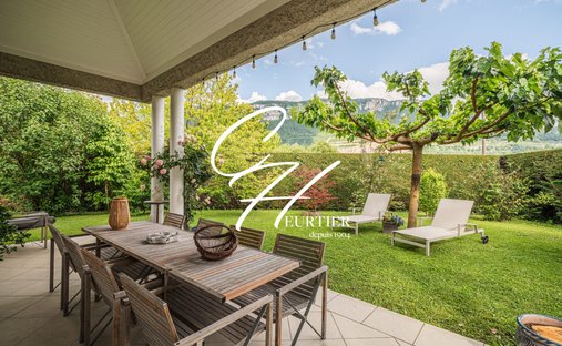 Villa in La Buisse, Auvergne-Rhone-Alpen, Frankreich 1