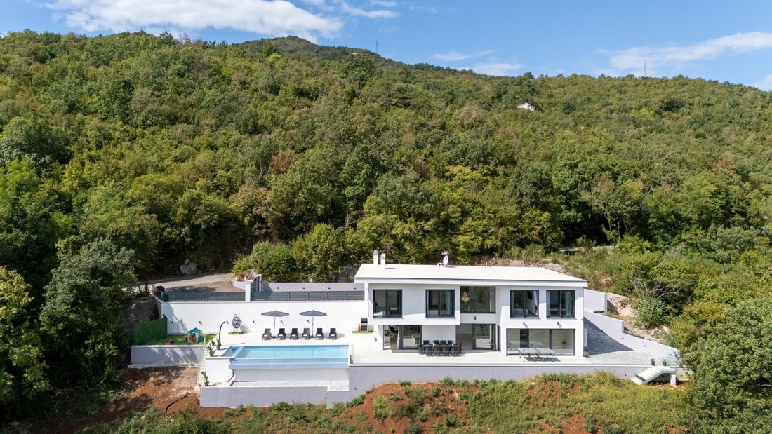 Villa in Opcina Matulji, Primorje-Gorski Kotar County, Croatia 2 - 17993770