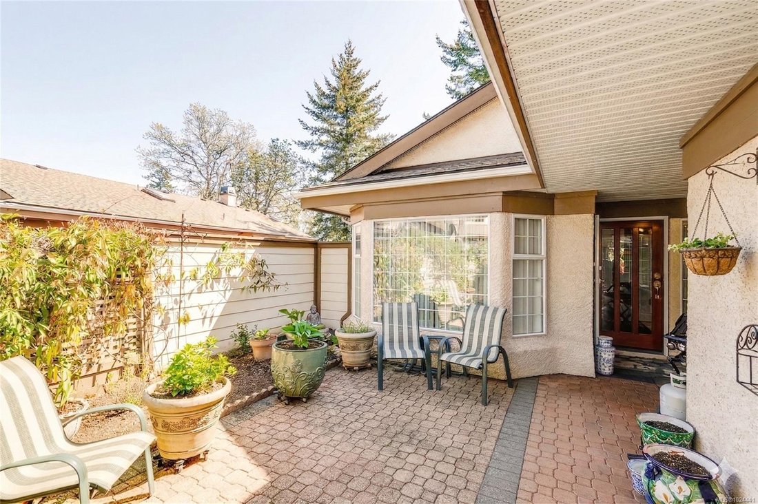 House in Saanich, British Columbia, Canada 1 - 17043225