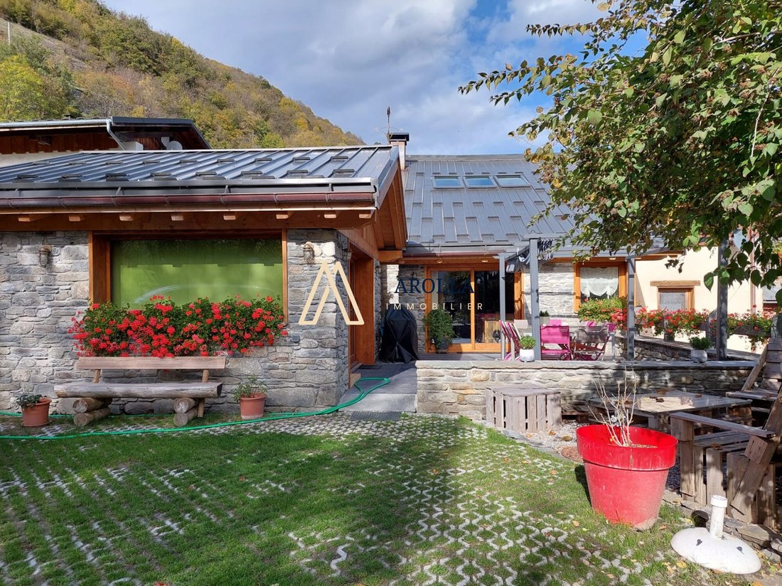 Chalet in Bourg-Saint-Maurice, Auvergne-Rhône-Alpes, France 3 - 17990552