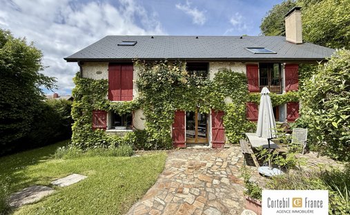 Farm Ranch in Menthonnex-en-Bornes, Auvergne-Rhône-Alpes, France 1