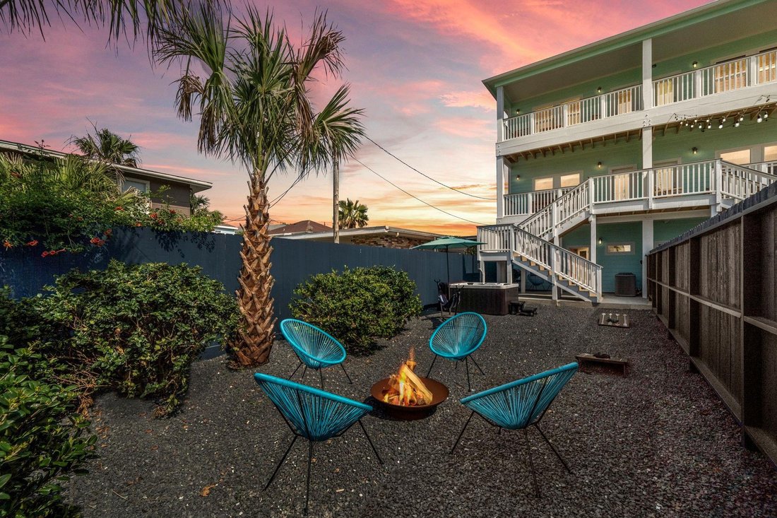House in Galveston, Texas, United States 2 - 17989026