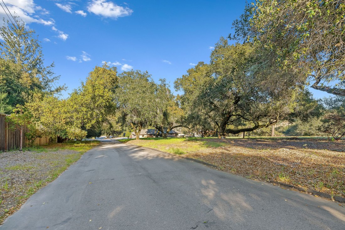 Scotts Valley, California, United States 2 - 17987110