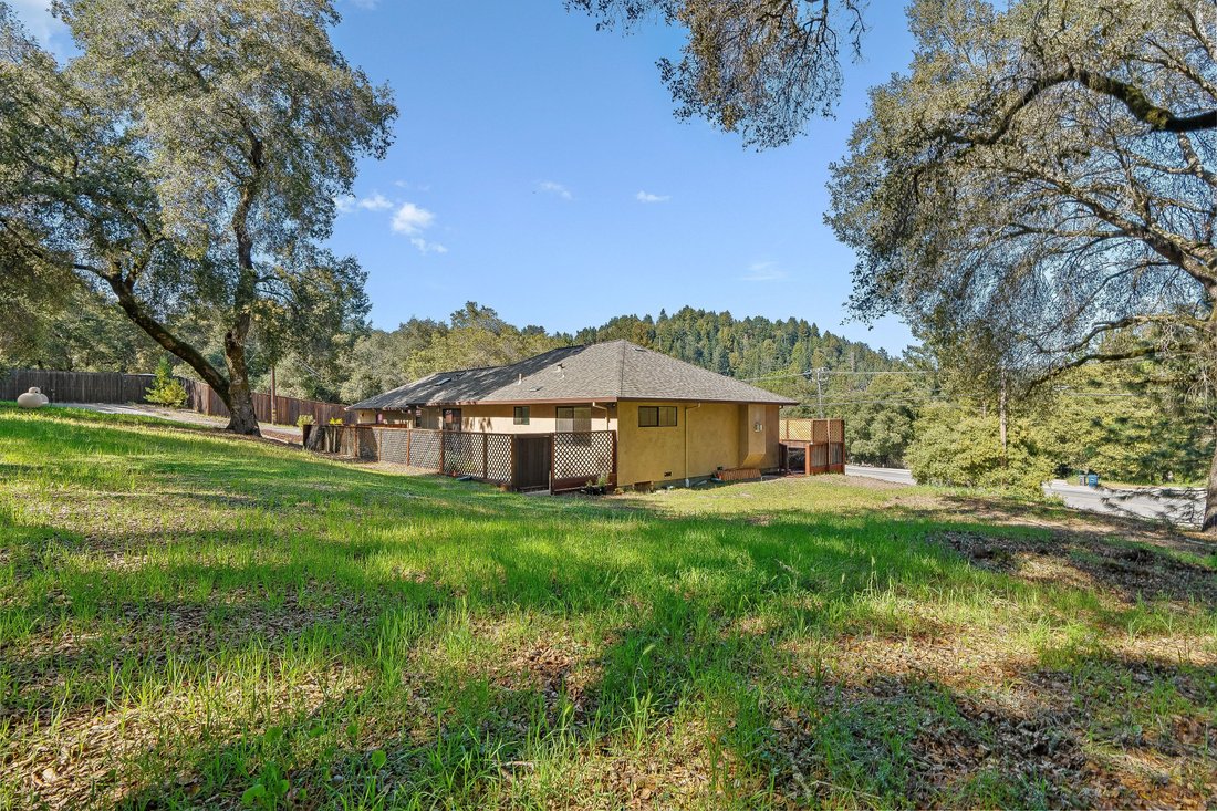 Scotts Valley, California, United States 4 - 17987110
