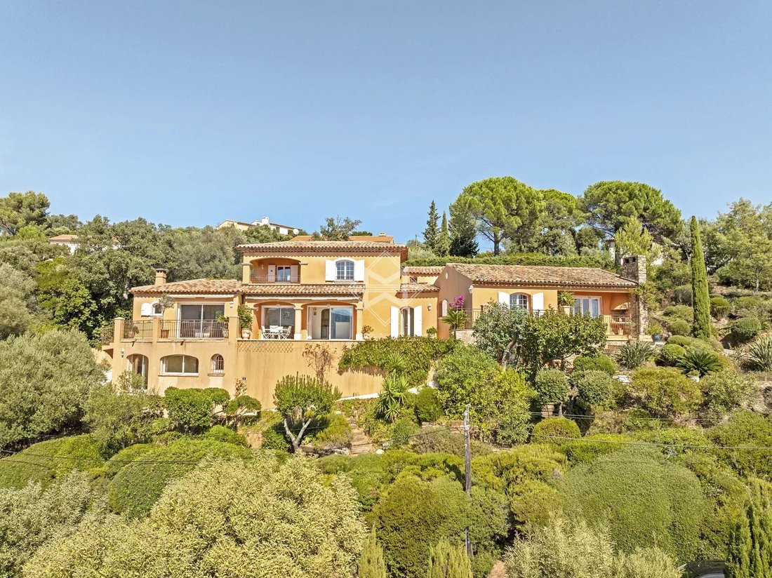 Villa in La Croix-Valmer, Provence-Alpes-Côte d'Azur, France 2 - 17986474