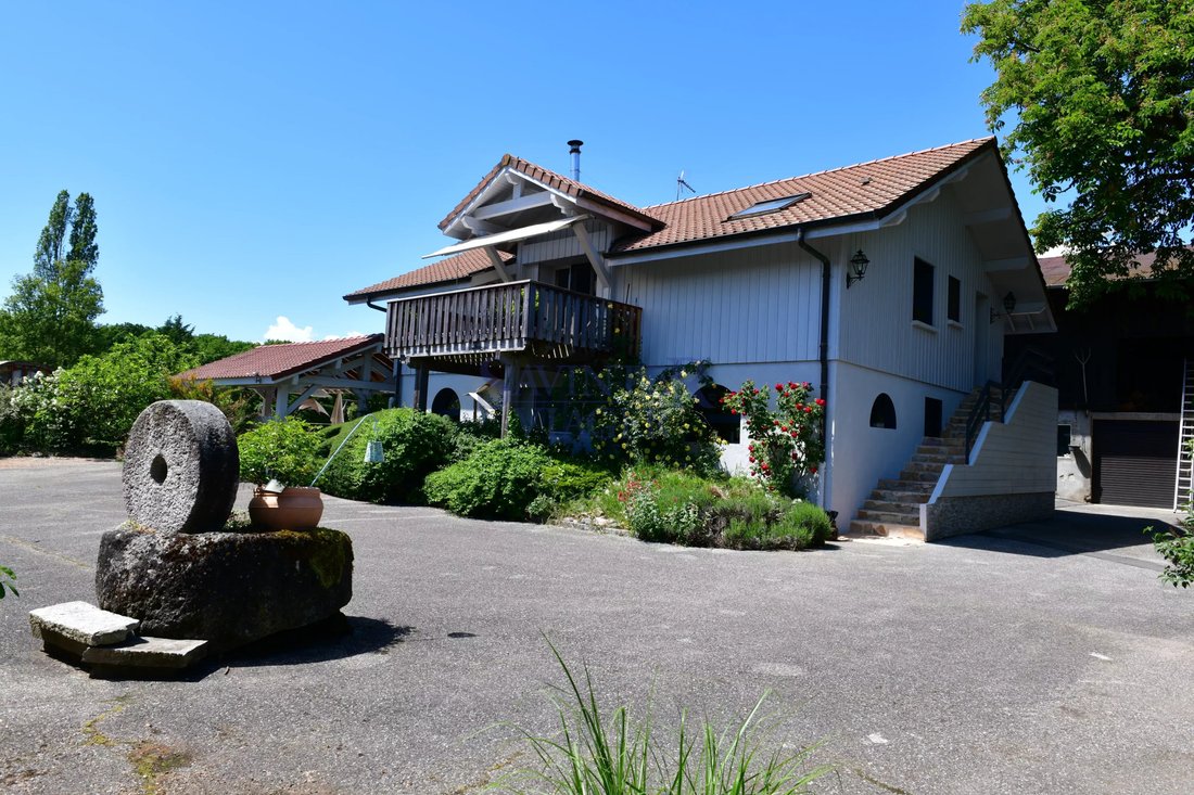 Estate in Chens-sur-Léman, Auvergne-Rhône-Alpes, France 4 - 17985984