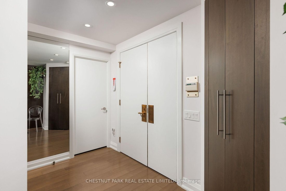 Apartment in Toronto, Ontario, Canada 5 - 17991758