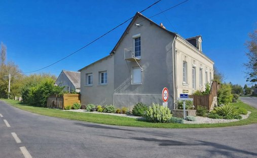 Villa in Gennes-Val-de-Loire, Pays de la Loire, France 1