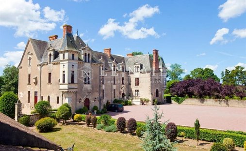 Castle in La Roche-sur-Yon, Pays de la Loire, France 1