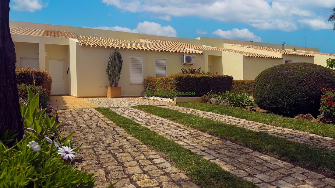 Townhouse in Vilamoura, Quarteira, Algarve 2 - 17986776