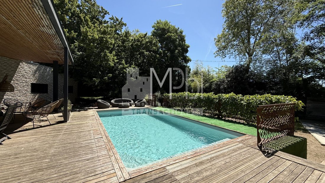 Villa in Centre Ville, Bourg-en-Bresse, France 2 - 17508167
