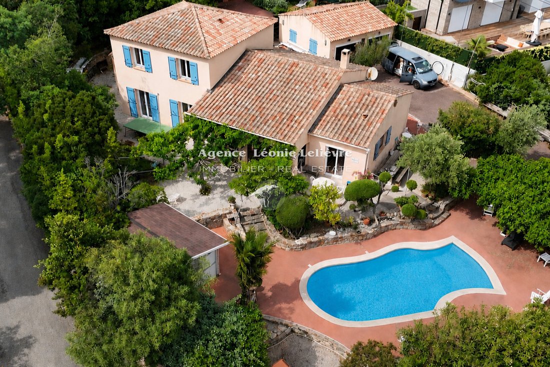 Villa in Les Issambres, Roquebrune-sur-Argens, France 1 - 17982591
