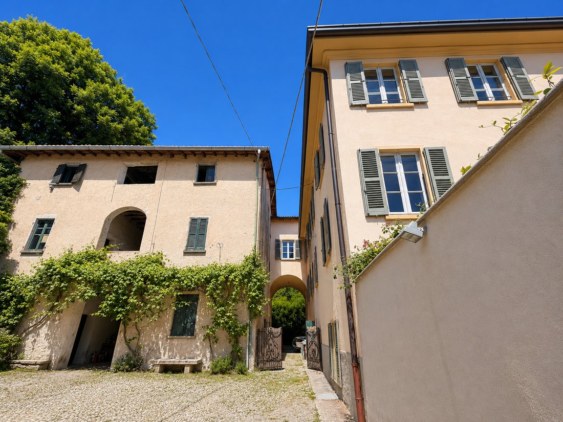 Villa in Sagnino-Tavernola-Monte Olimpino, Como, Lombardy 3 - 17984174