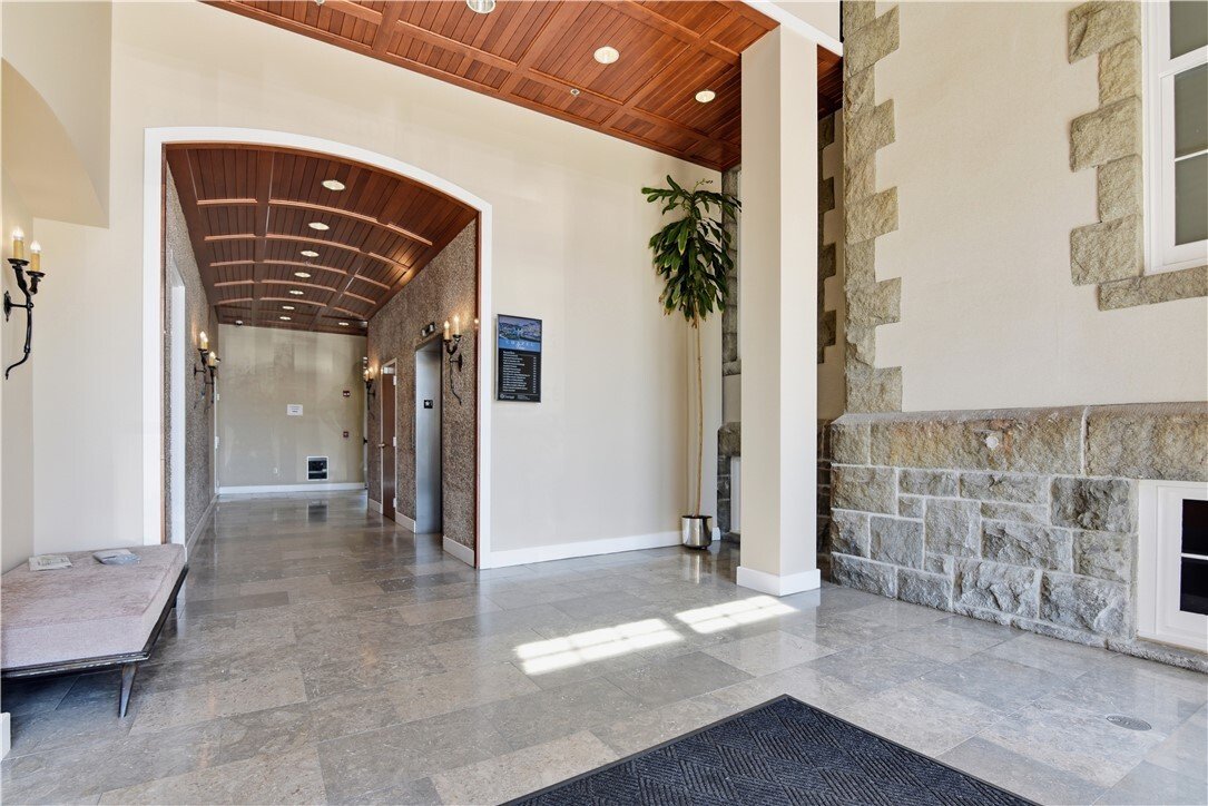 Condo in Cranston, Rhode Island, United States 4 - 17984331