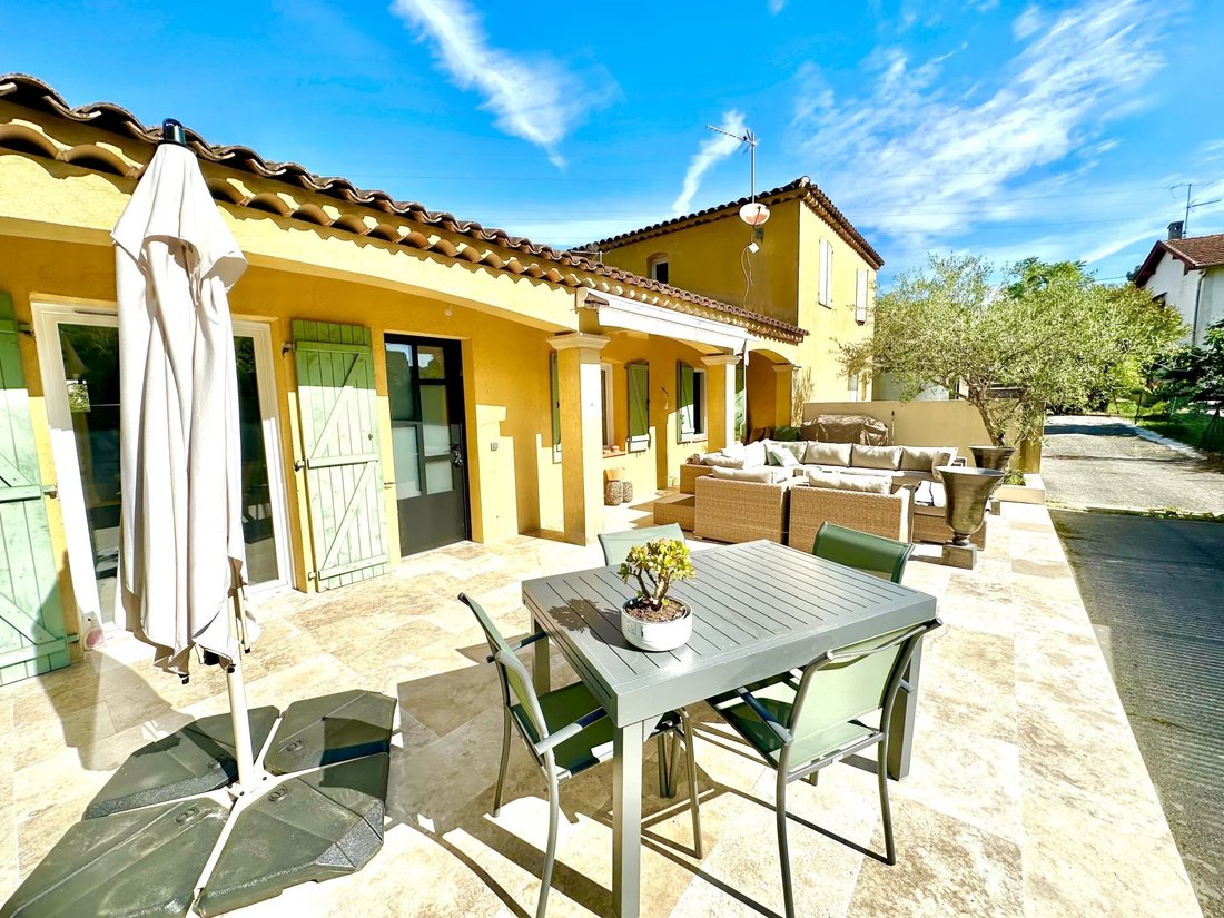 House in Mougins, Provence-Alpes-Côte d'Azur, France 1 - 17984575