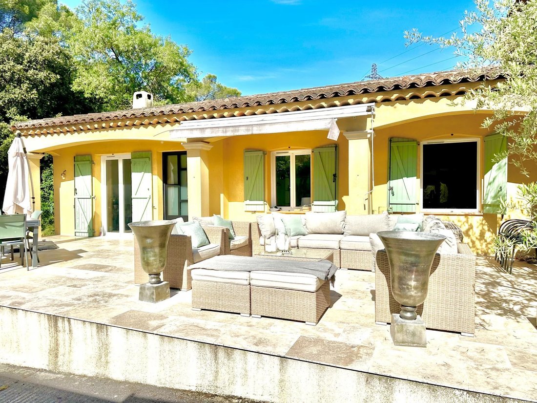 House in Mougins, Provence-Alpes-Côte d'Azur, France 4 - 17984575