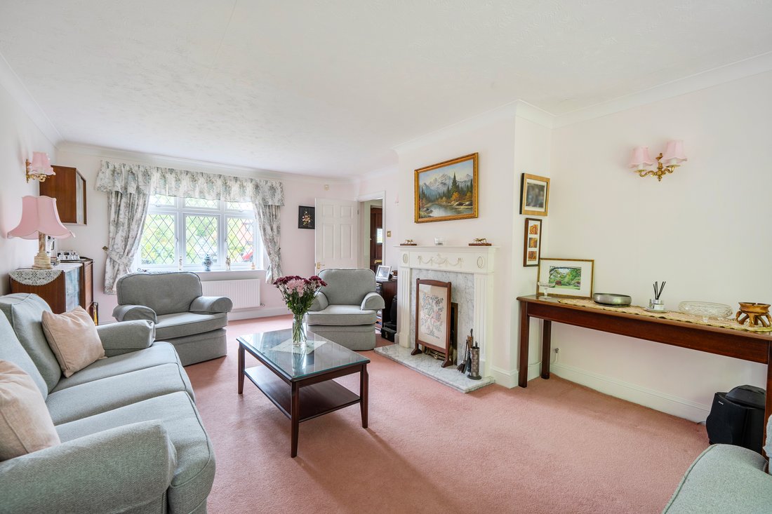House in Walton on the Hill, Reigate and Banstead, England 4 - 17991190