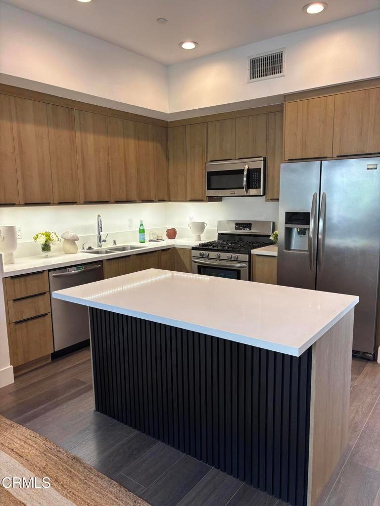 Condo in Altadena, California, United States 5 - 17015465