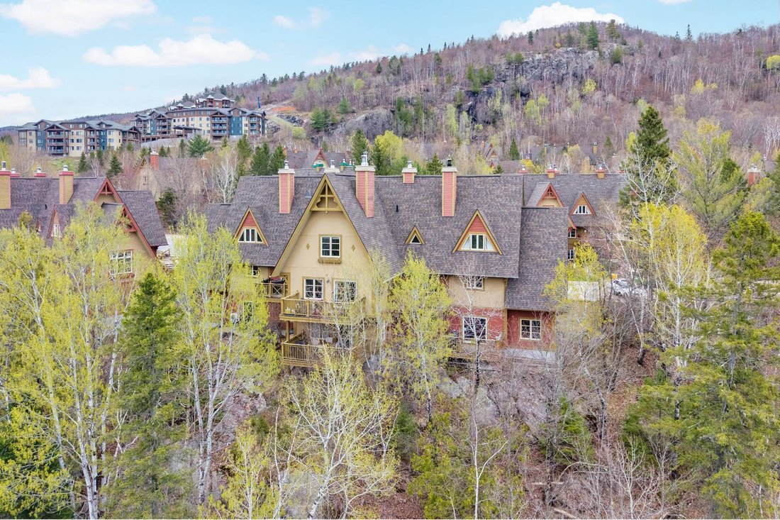Condo in Mont-Tremblant, Quebec, Canada 1 - 17989233