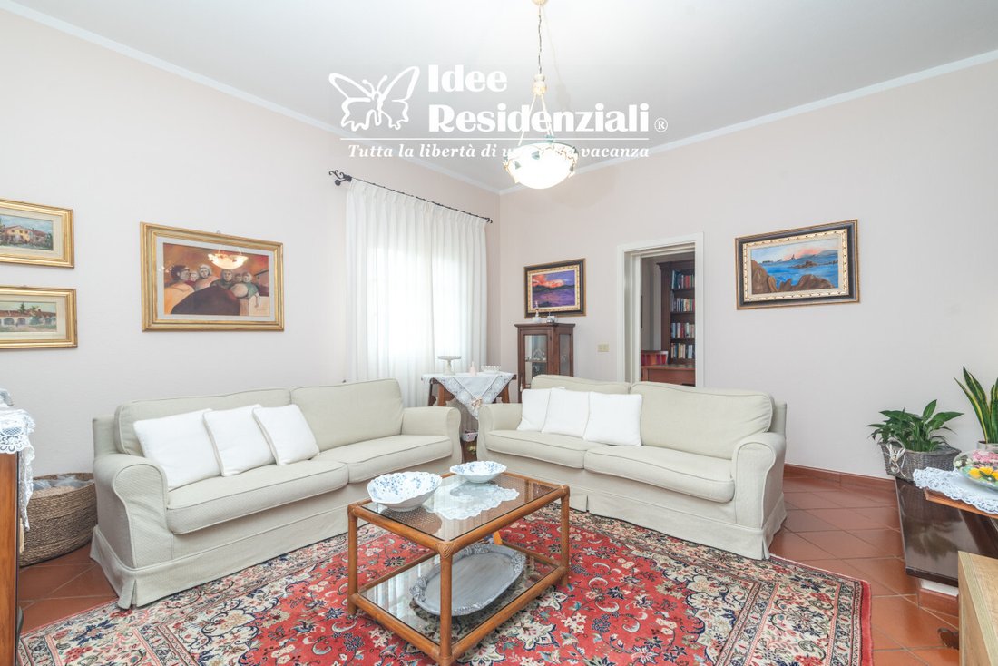 Villa in Aldo Moro Avenue, Olbia, Italy 2 - 17989517