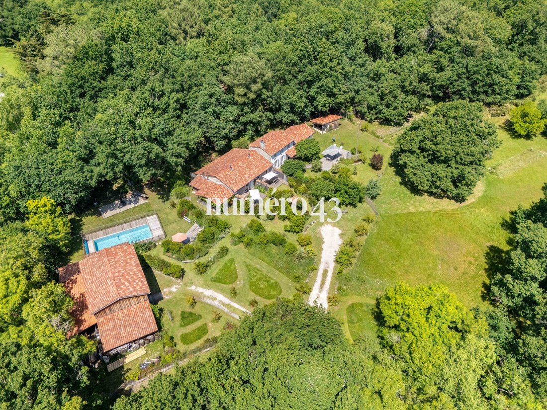 Farm Ranch in Vendays-Montalivet, Nouvelle-Aquitaine, France 1 - 17995673