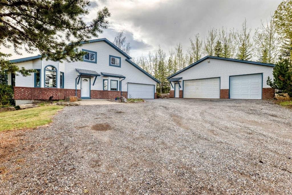 House in De Winton, Alberta, Canada 3 - 17990259