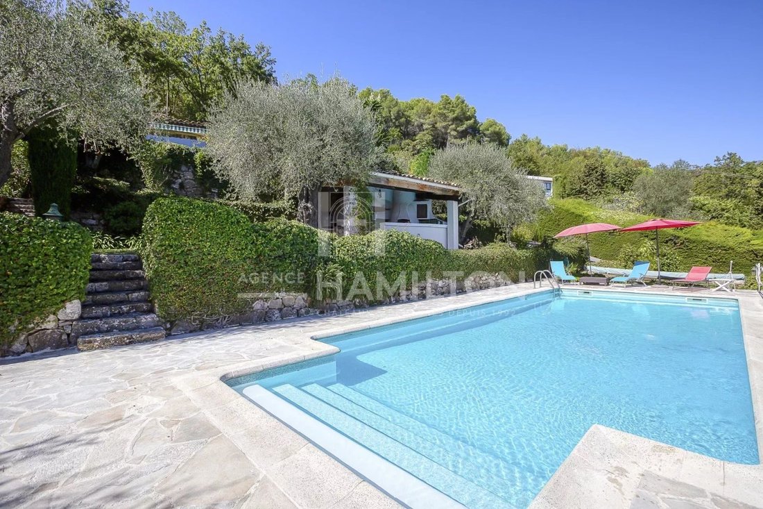 Villa in Le Rouret, Provence-Alpes-Côte d'Azur, France 1 - 17992449